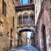 Carrer del Bisbe - Gothic Quarter